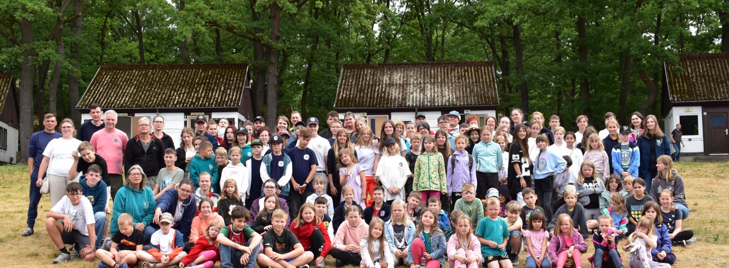 Gruppenbild der Teilnehmenden am JRK-Kidscamp 2026