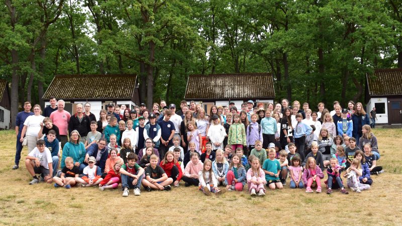 Gruppenbild der Teilnehmenden am JRK-Kidscamp 2026