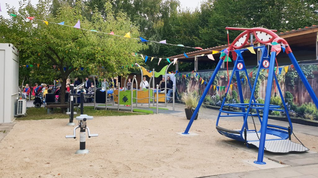 Die Besondere Wohnform Vis-à-Vis im DRK-Kreisverband Fläming-Spreewald e.V. hat einen Aktiv-Sportgarten für Menschen mit hohem Unterstützungsbedarf eröffnet.
